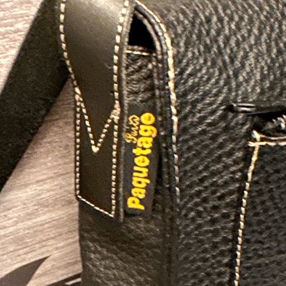 Paquetage Paris Pebbled Leather Messenger Bag - Picture 3 of 9